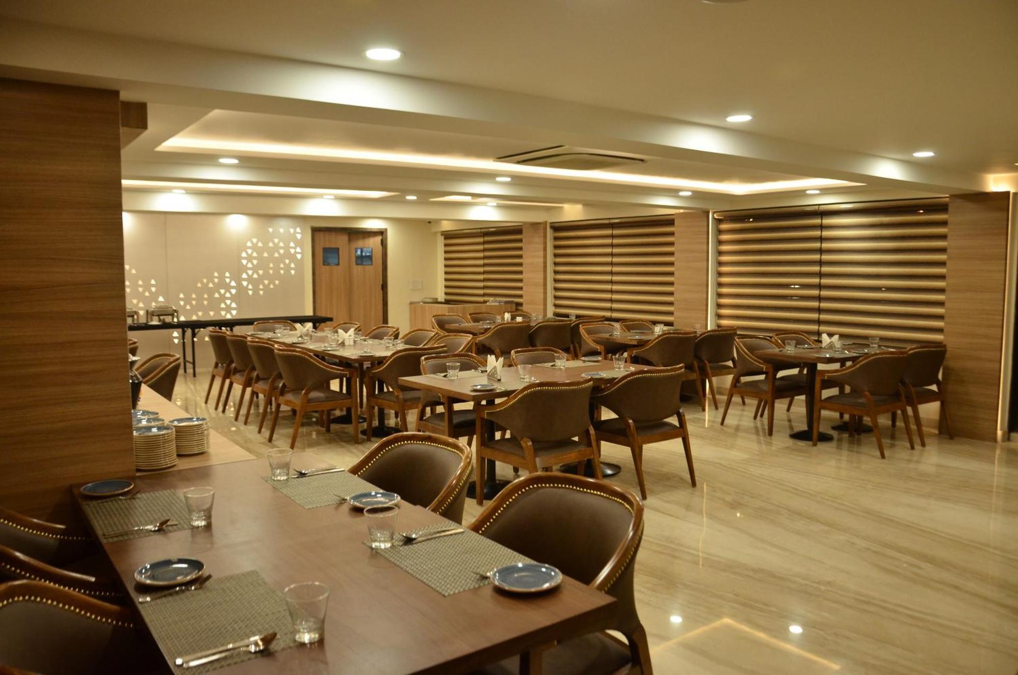 The Ved Mantra Hotel Gwalior Exterior foto